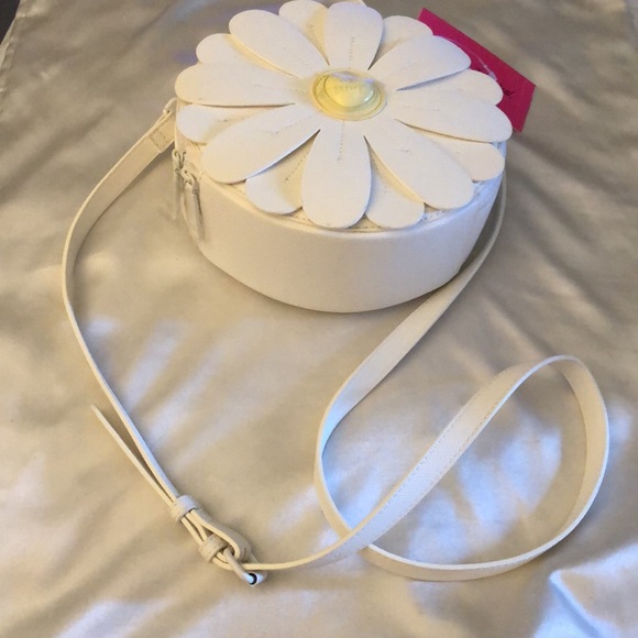 Betsey Johnson White Multi Round Kitsch  Daisy Flower Crossbody Bag NWT - Picture 16 of 16